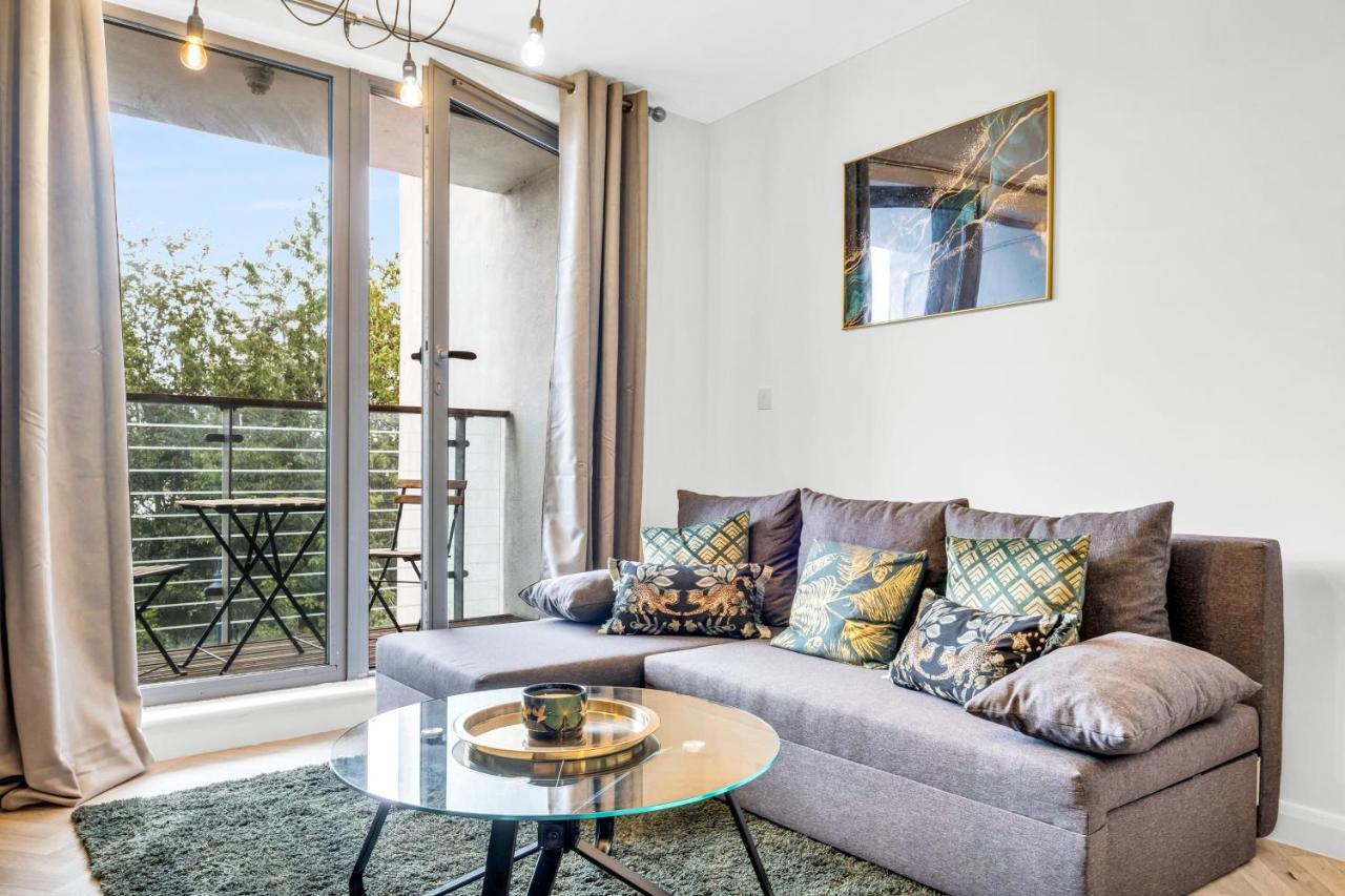 Stylish 4Th Floor 2 Bedroom En Suite City Centre Apartment With Parking By Azura Nights Μπέρμιγχαμ Εξωτερικό φωτογραφία