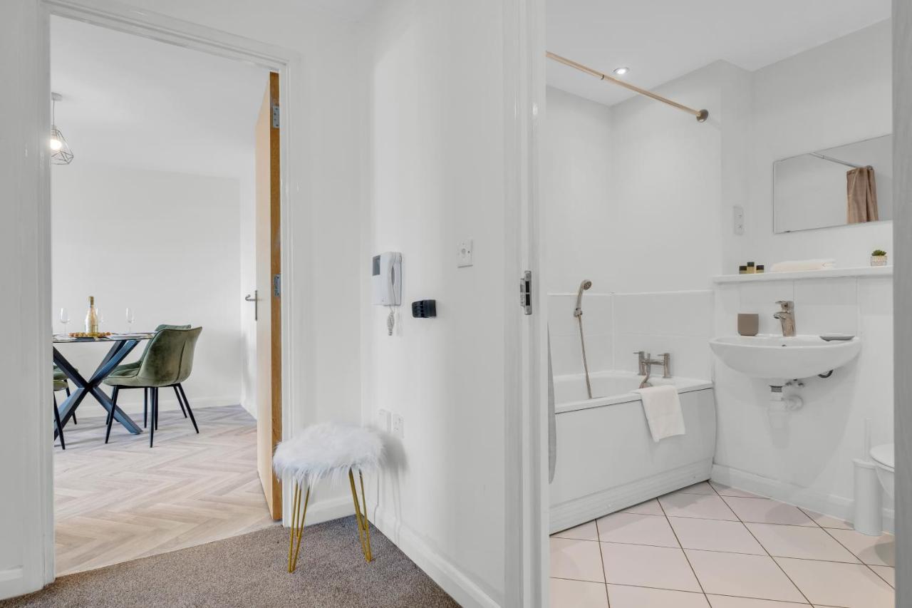 Stylish 4Th Floor 2 Bedroom En Suite City Centre Apartment With Parking By Azura Nights Μπέρμιγχαμ Εξωτερικό φωτογραφία