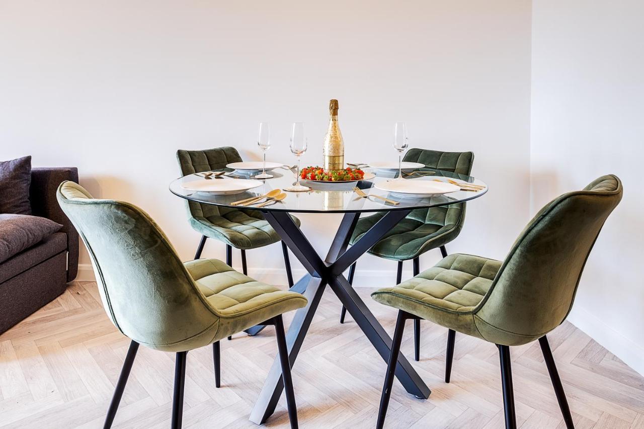 Stylish 4Th Floor 2 Bedroom En Suite City Centre Apartment With Parking By Azura Nights Μπέρμιγχαμ Εξωτερικό φωτογραφία